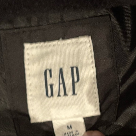 Gap women’s size medium puffer vest - Picture 2 of 4